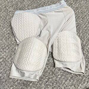 Riddle Padded Sports Shorts in Cream